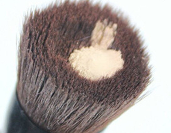 Brocha de base profesional — mango de madera natural